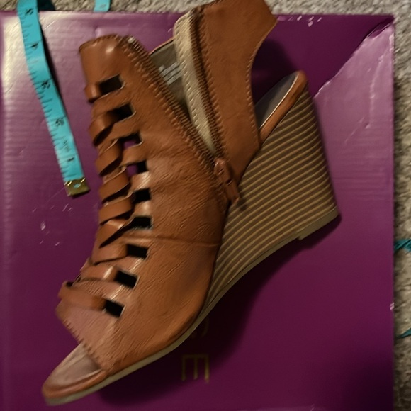 Rampage Wedges EUC - Picture 5 of 9